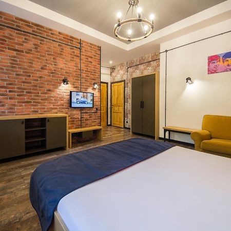 Self Check-In Apartments Near Landscape Alley Kiev Esterno foto