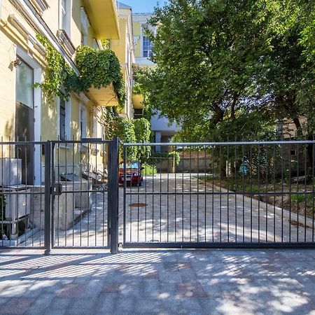 Self Check-In Apartments Near Landscape Alley Kiev Esterno foto