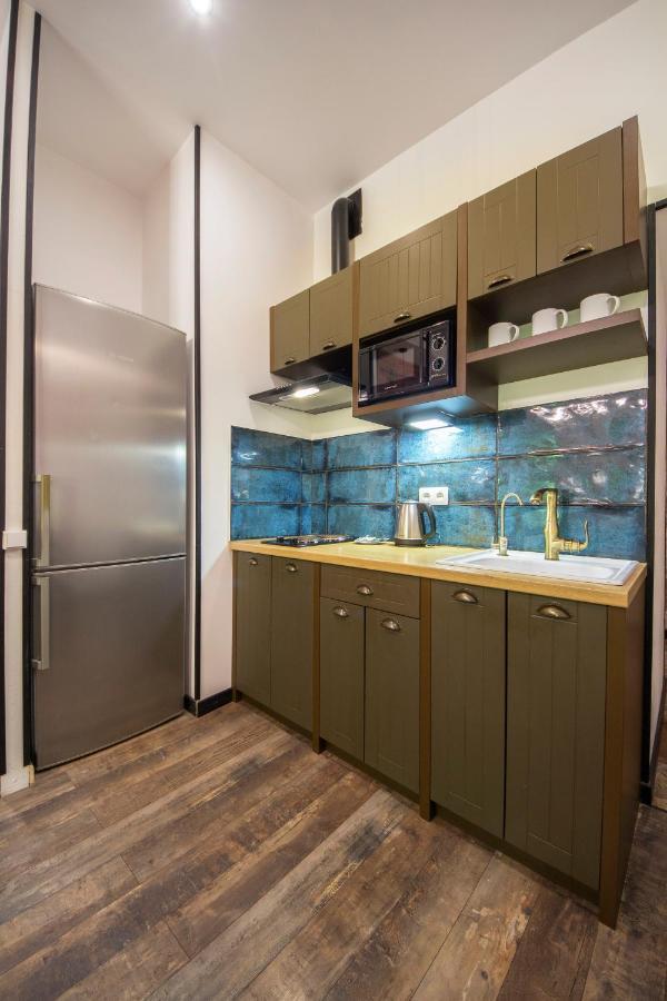 Self Check-In Apartments Near Landscape Alley Kiev Esterno foto