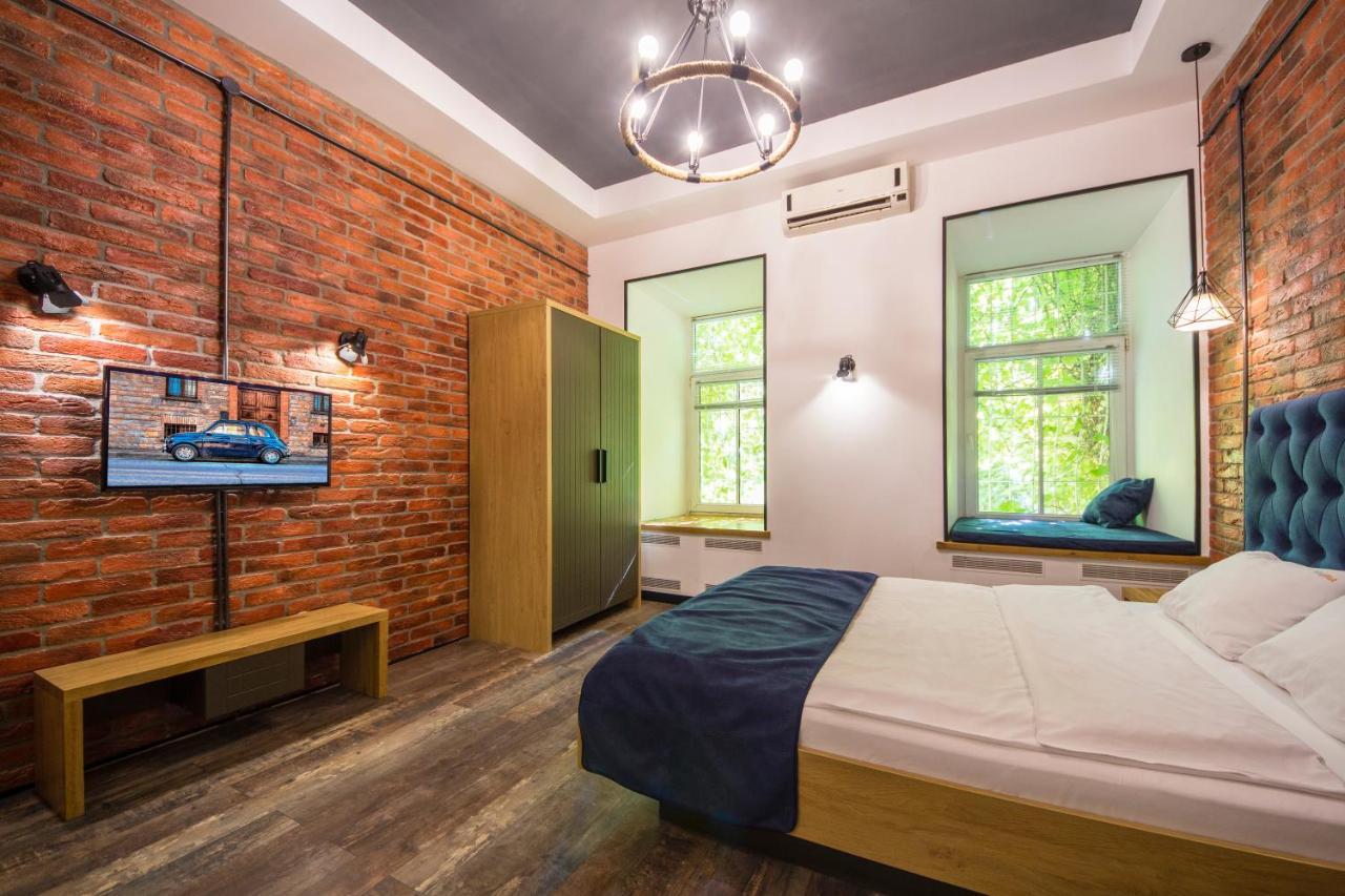 Self Check-In Apartments Near Landscape Alley Kiev Esterno foto