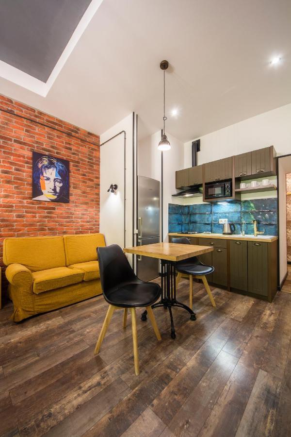 Self Check-In Apartments Near Landscape Alley Kiev Esterno foto