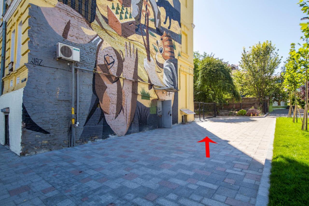 Self Check-In Apartments Near Landscape Alley Kiev Esterno foto
